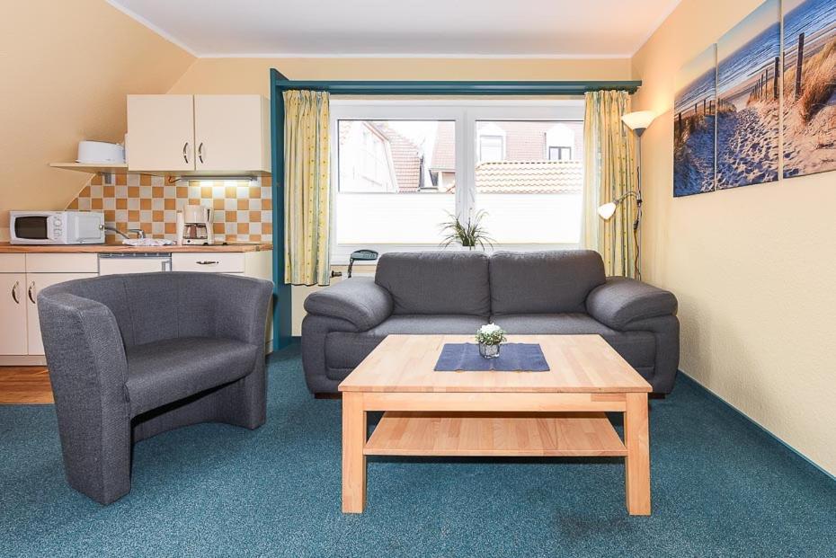 Ferienwohnung Cafe Störmhuus Neuharlingersiel Exterior foto